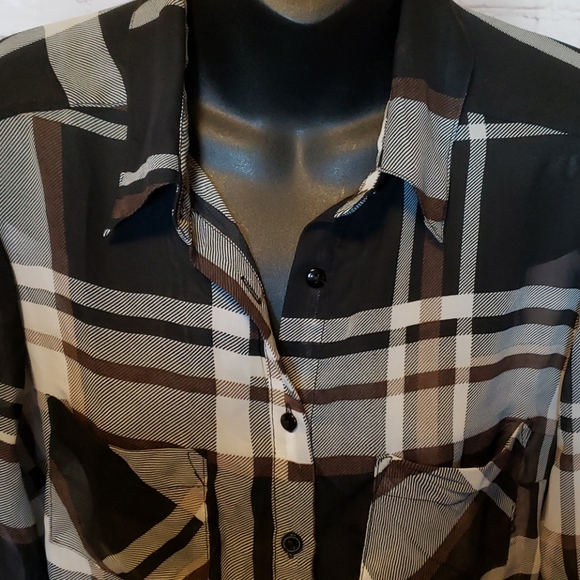 Plaid Semi-Shear Button Up - Picture 4 of 7